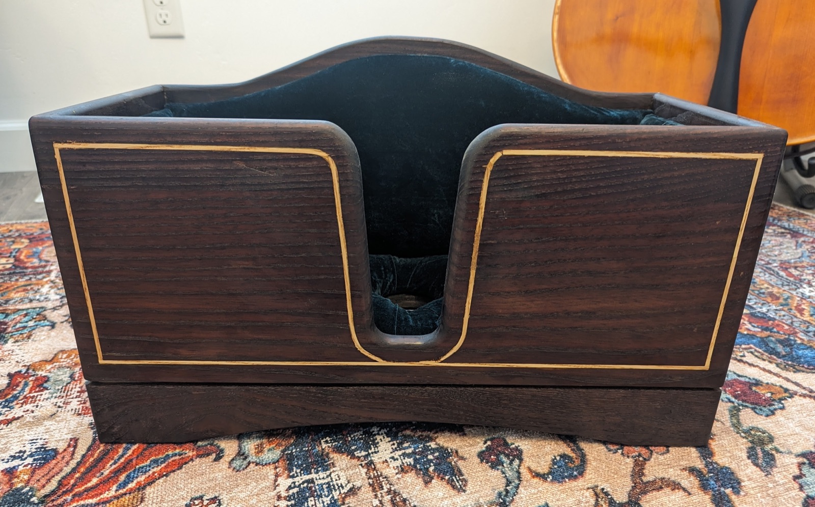 Poplar inlay detail on the cello box