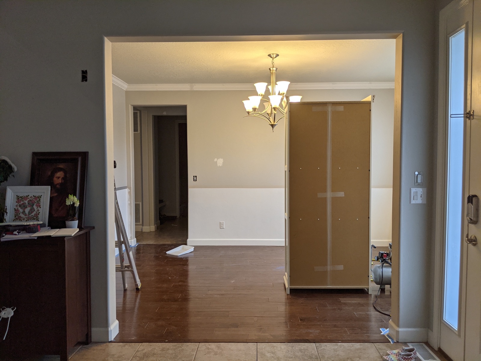 Plain wall in the music room before installation